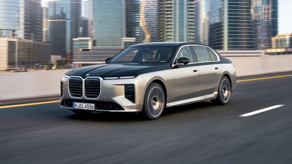 P90636084_highRes_bmw-740-xdrive-04-20