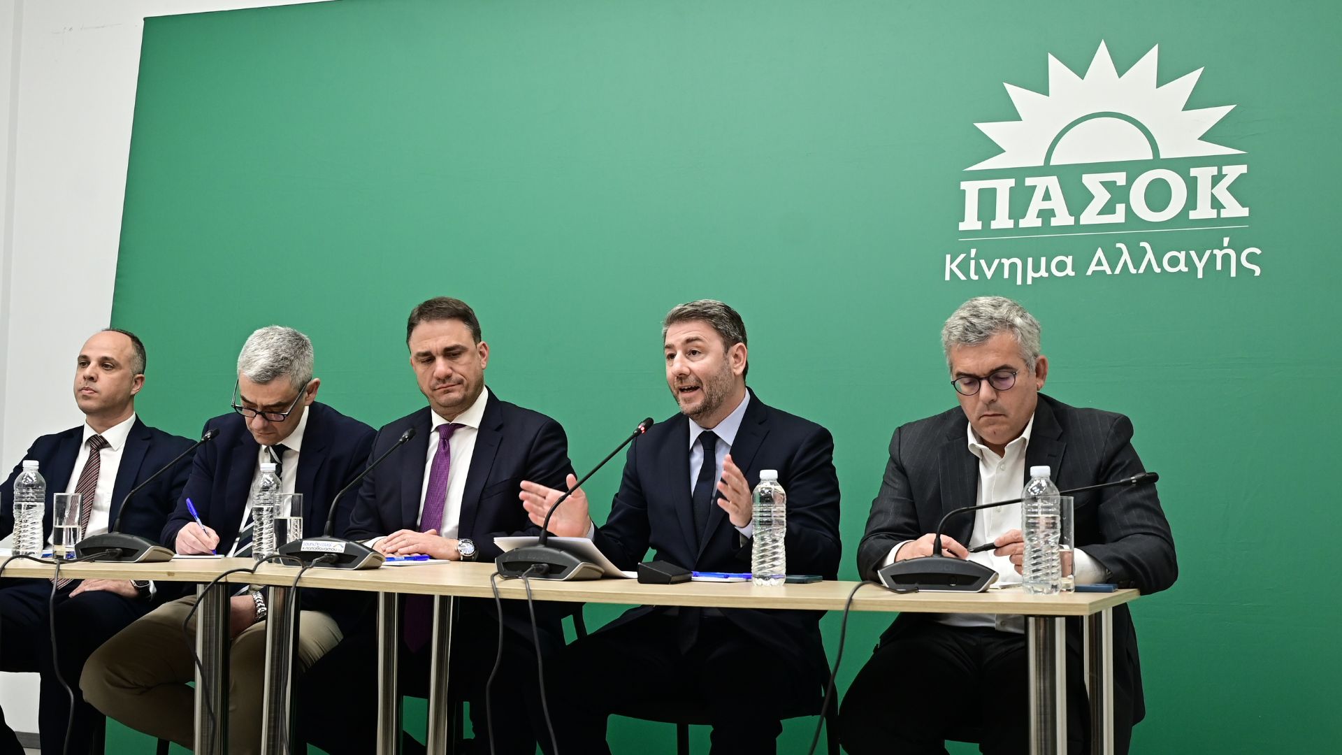 Η σύγκρουση με το «τρίγωνο του Κολωνακίου» και οι φήμες για 
