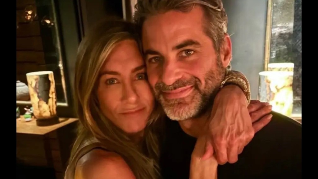 aniston-curtis-new