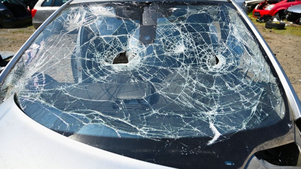 car_brokenglass