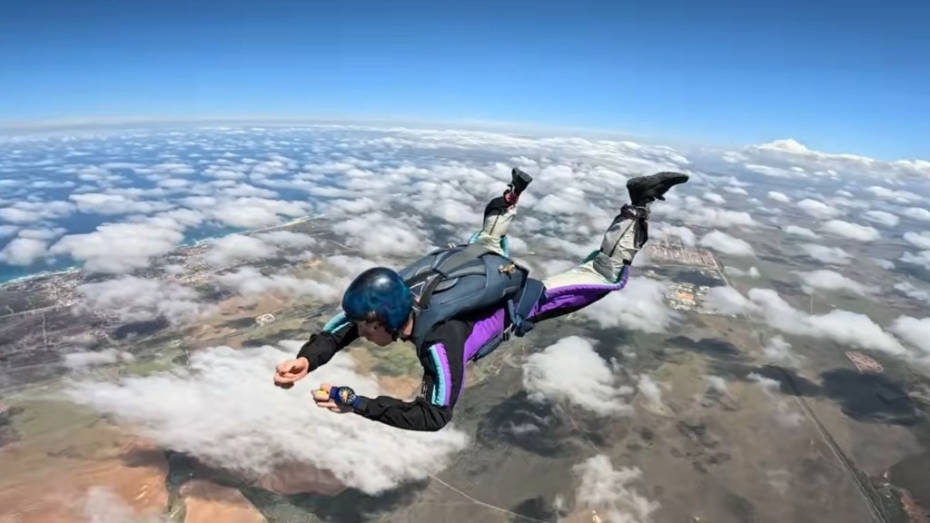 kyvos-rubik-pagosmio-rekor-skydiving-2