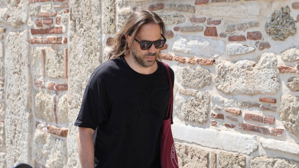 manos-karatzogiannis-new