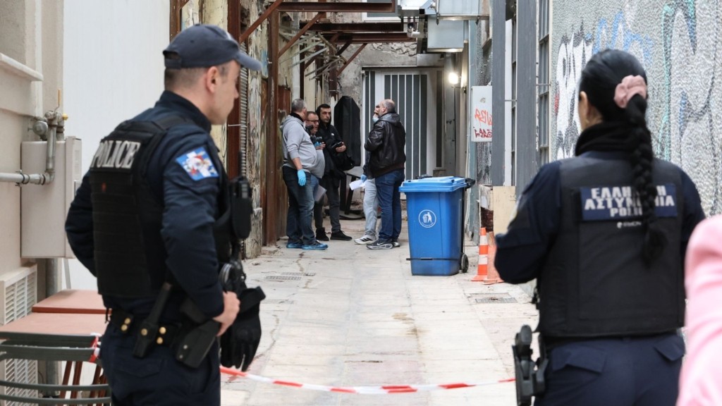 nekri-se-akalypto-kolokotrwni