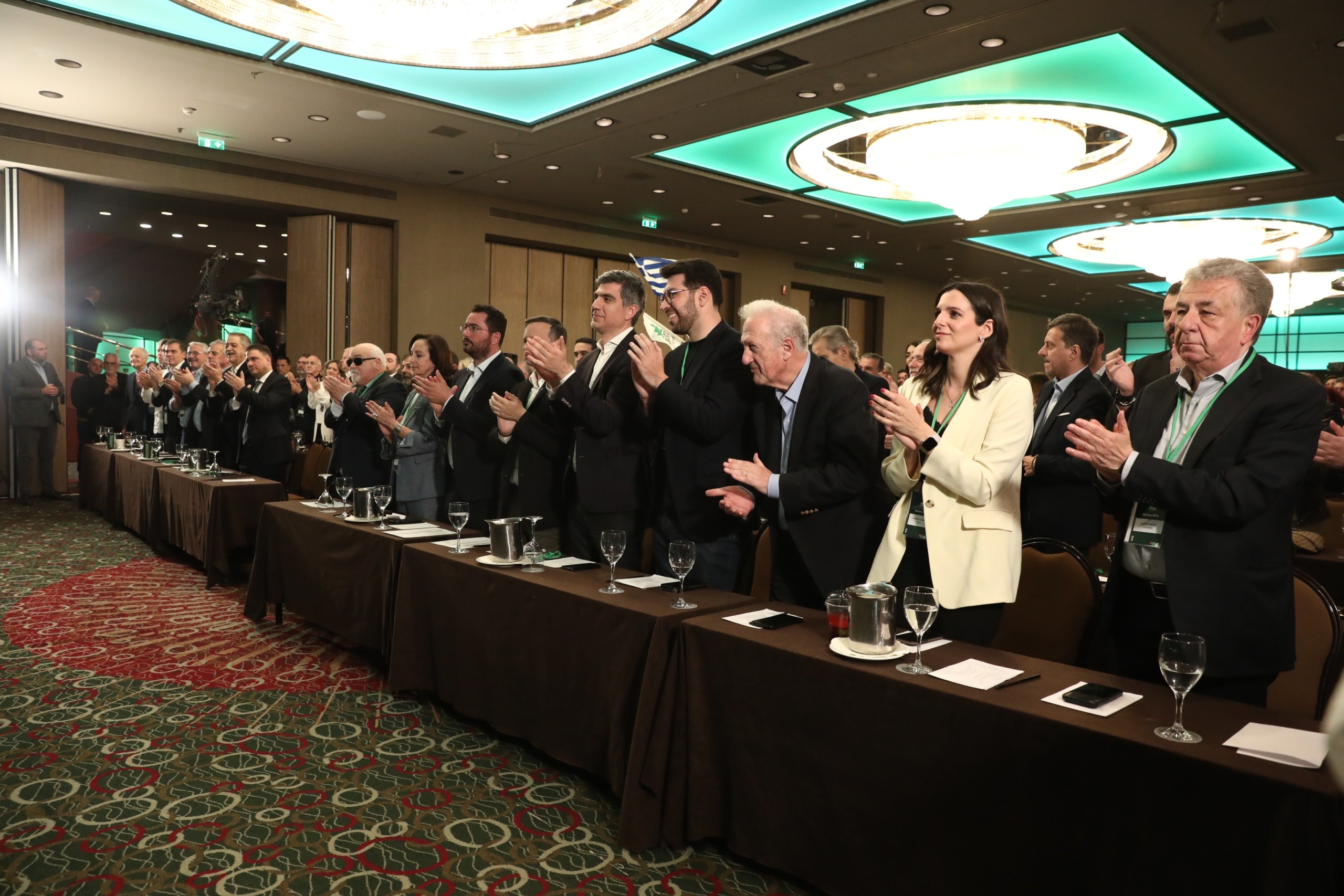 Η «μεγάλη παραίτηση» του ΠΑΣΟΚ: Χωρίς πρωτιά, προτιμά την αντιπολίτευση παρά την αναζήτηση προοδευτικής διακυβέρνησης