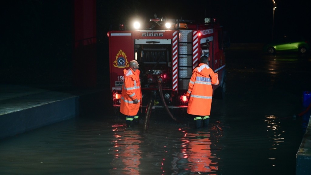 pyrosvestiki nera plummira