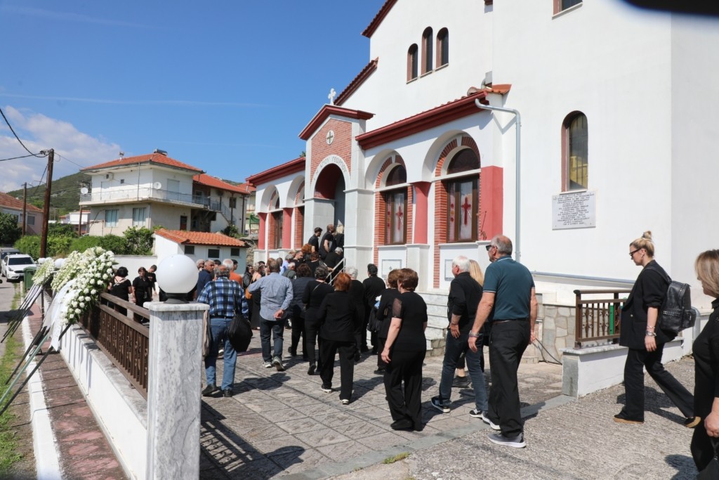 Θρήνος στην κηδεία του Παρασκευά Άντζα- Ποιοι έδωσαν το παρών (εικόνες) 20 6983979