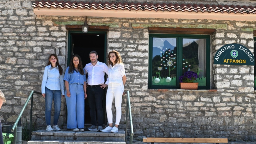 <div style="width:1px;height:1px"></div>androulakis-agrafa-234