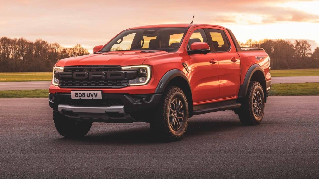 ford-p703-eu-Banner_P703R_005-16×9-1920×1080-bb-red-raptor-truck-parked