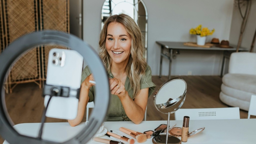influencer-1-daiga-ellaby-unsplash