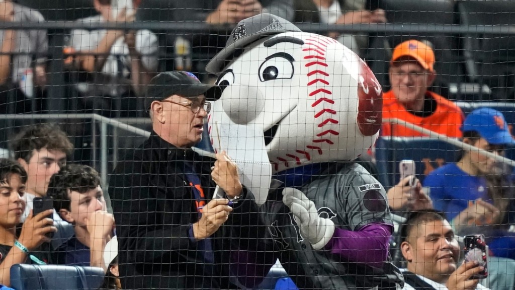 tom-hanks-mascot