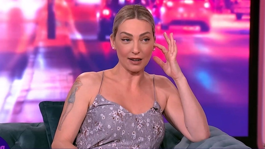 <div style="width:1px;height:1px"></div>vanesa-adamopoulou-new
