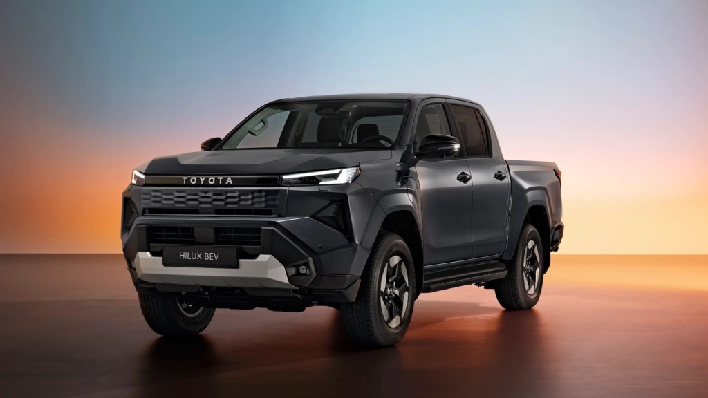 2026+TOYOTA+Hilux+BEV+HERO+1-1