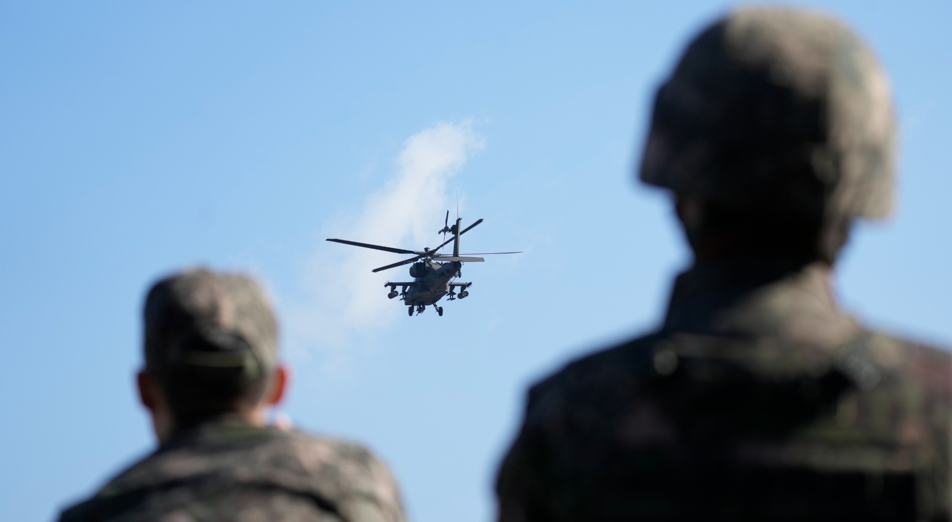 ΗΠΑ – Ιράν: Το Apache καταρρίφθηκε από ιρανικό drone, ο Τραμ