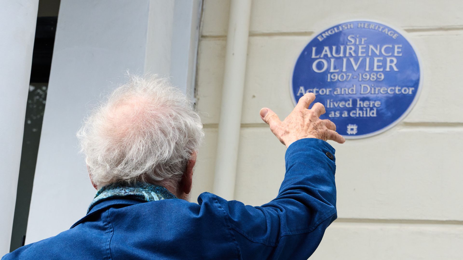 Φόρος τιμής στον Laurence Olivier – Η μπλε πλακέτα του Engli