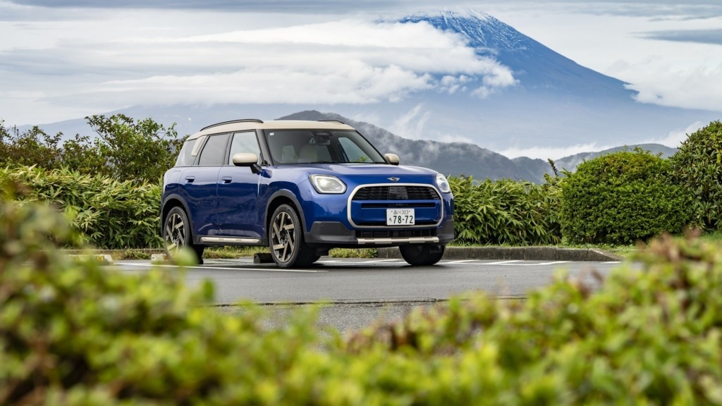P90629037_highRes_mini-countryman-d-02
