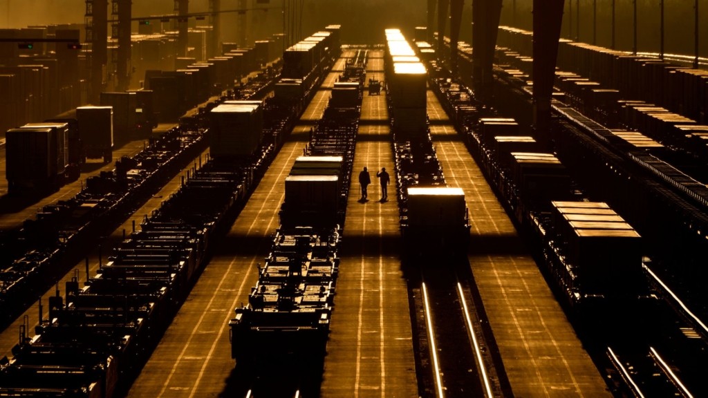 containers-economy-234