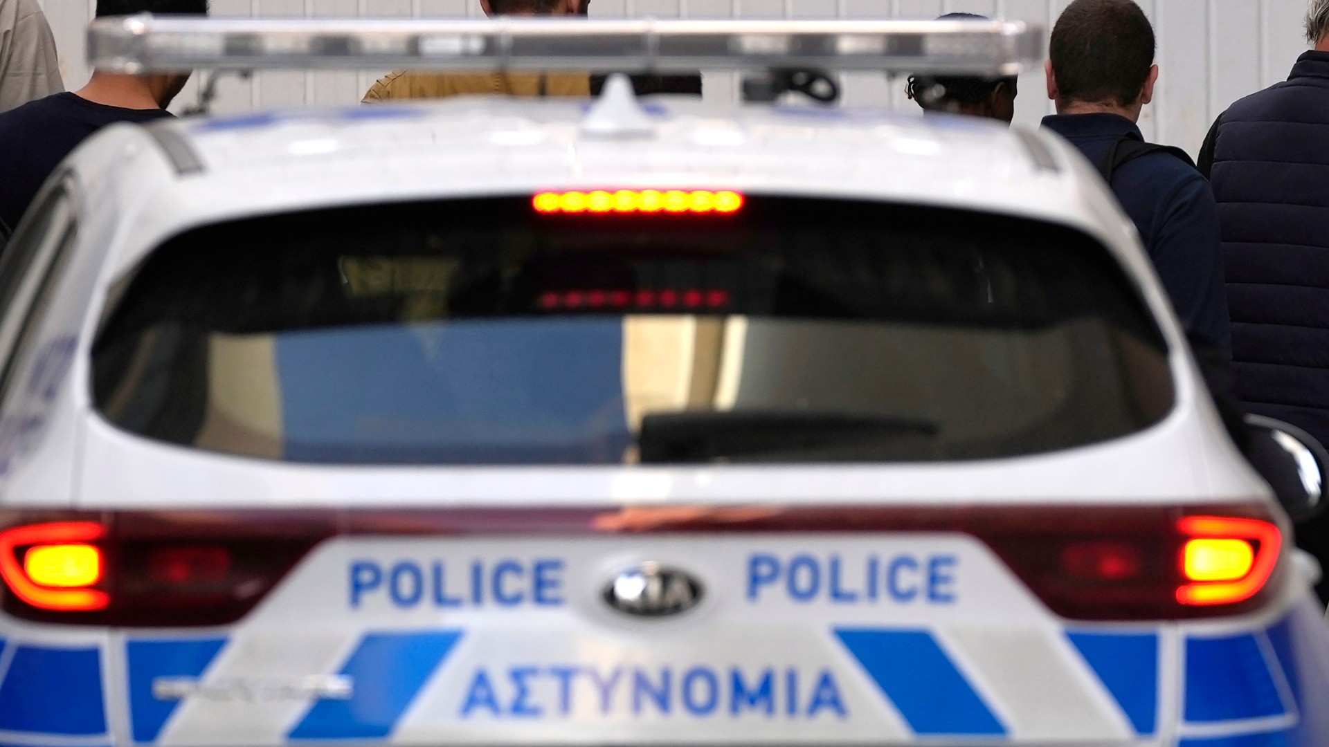 Κύπρος: Επιχειρηματίας πήρε για να δείξει σε πελάτες κοσμήμα