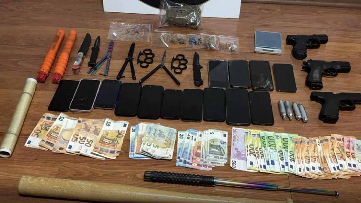 Εννέα συλλήψεις για δύο οργανώσεις που μοίραζαν ναρκωτικά σε