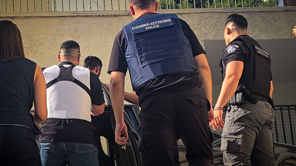 Δολοφονία Σύρος: Δεν ασκήθηκαν ακόμη διώξεις στο ζευγάρι- Αυτοψία και αναπαράσταση στο σπίτι 5 41xronos syros 234
