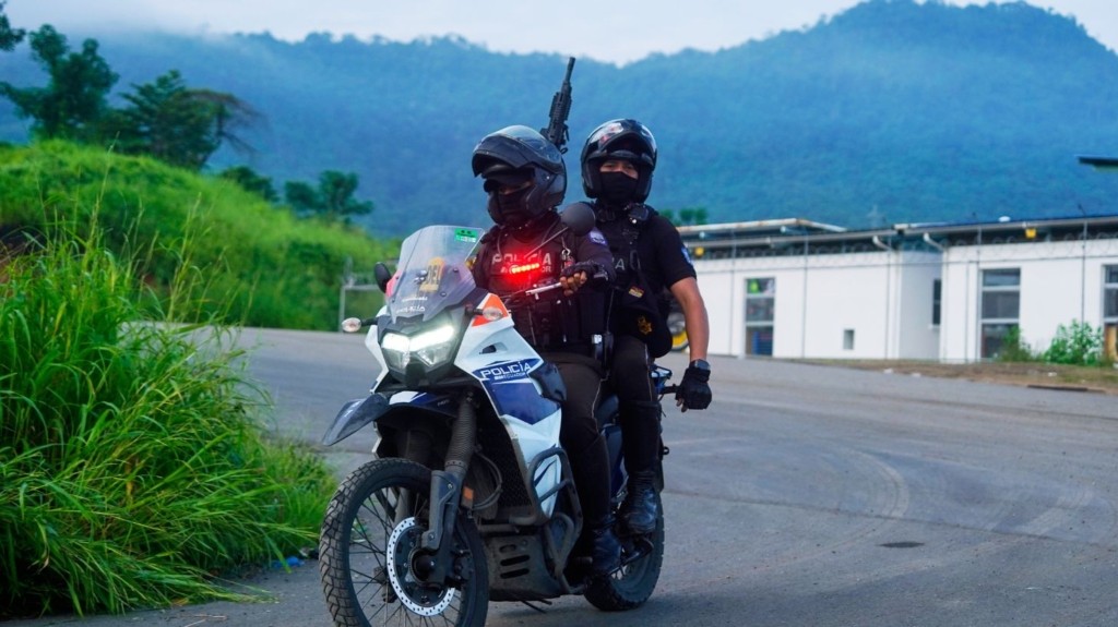 equador_police_file