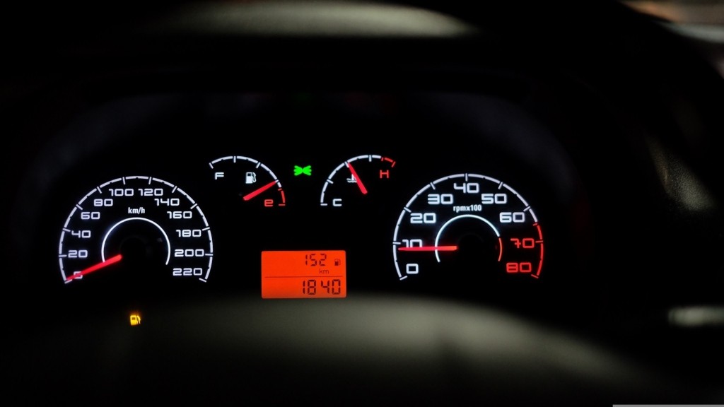 fotorech-car-dashboard-2667434