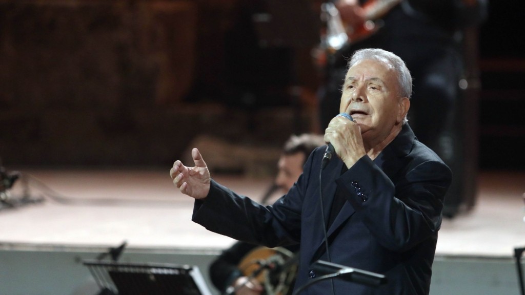 <div style="width:1px;height:1px"></div>manolis-mitsias-new