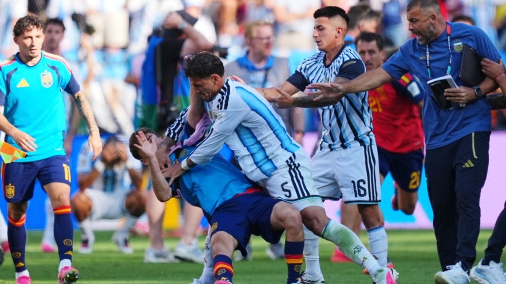 paredes mundial 77- new