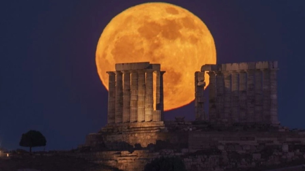Sounio Full Moon
