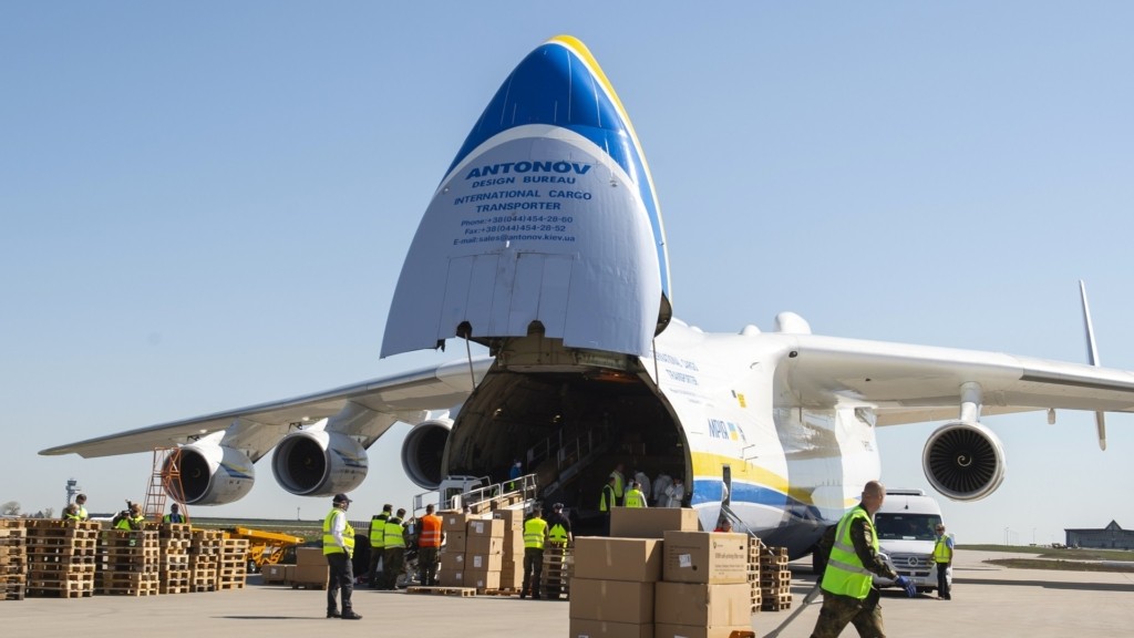 aeroplano-antonov-aerodromio-leipsia