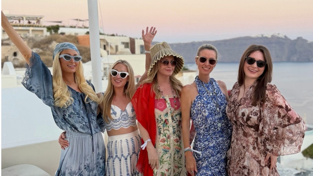 paris_hilton_santorini