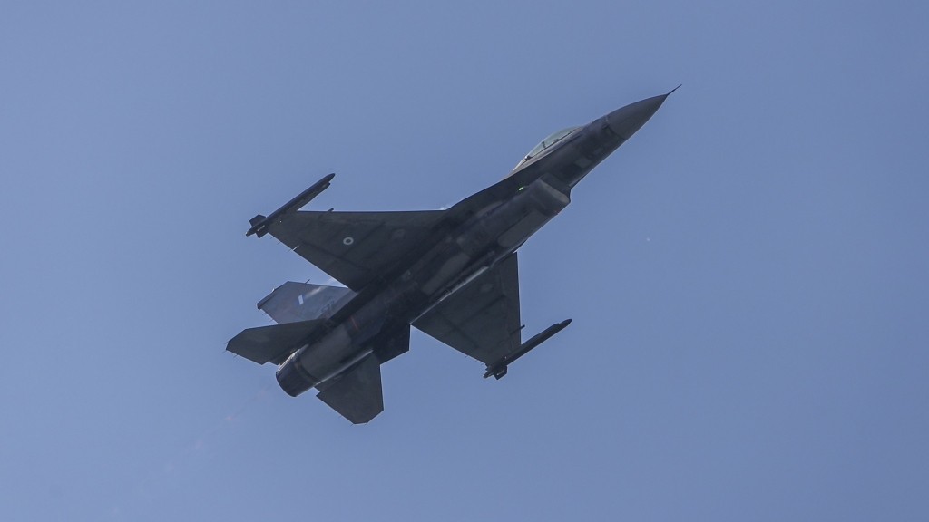 <div style="width:1px;height:1px"></div>GREEK_F16_NEW
