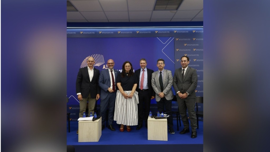 Panel+Galazia+Oikonomia_1