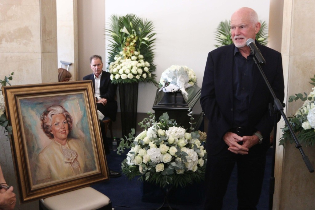 <div style="width:1px;height:1px"></div>margarita_papandreou