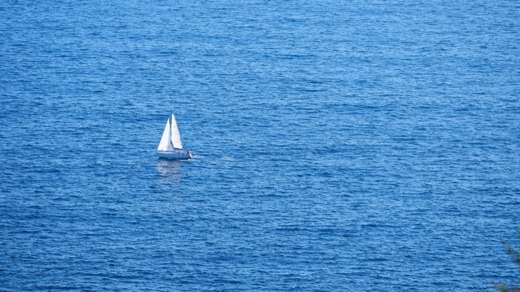mesogeios_thalassa