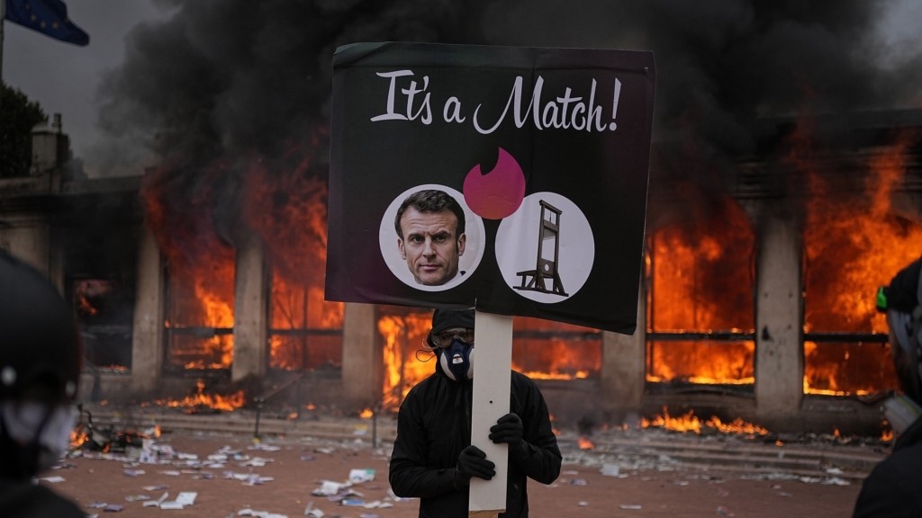 france_protest_00