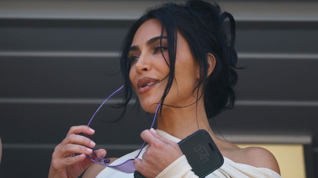 kim kardashian 77- new