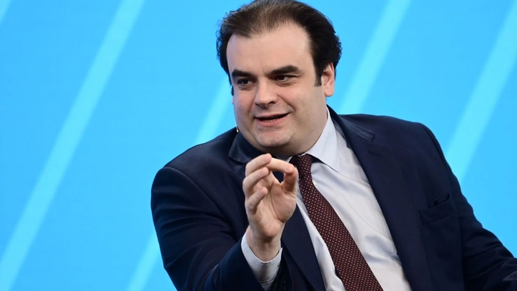 kyriakos pierrakakis