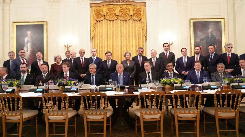 trump-stelexi-texnitis-noimosinis