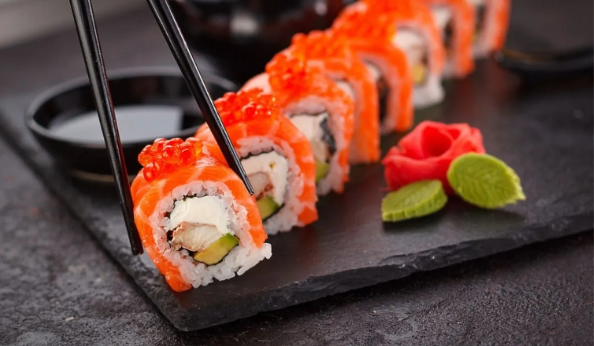 Οργή στην Ιαπωνία για την τρομοκρατία του Sushi, όπου αλυσίδες εστιατορίων «απειλούνται», ενώ έγιναν οι πρώτες συλλήψεις